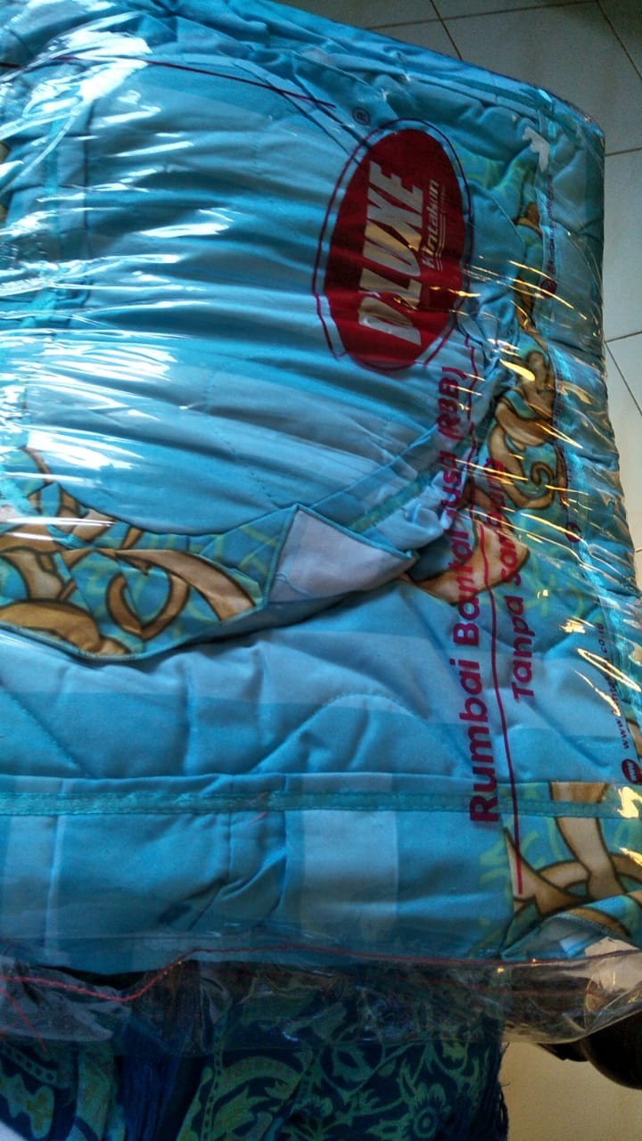 Sprei Kintakun Dluxe Rumbai Bantal Busa (rbb) Ukuran 180x200