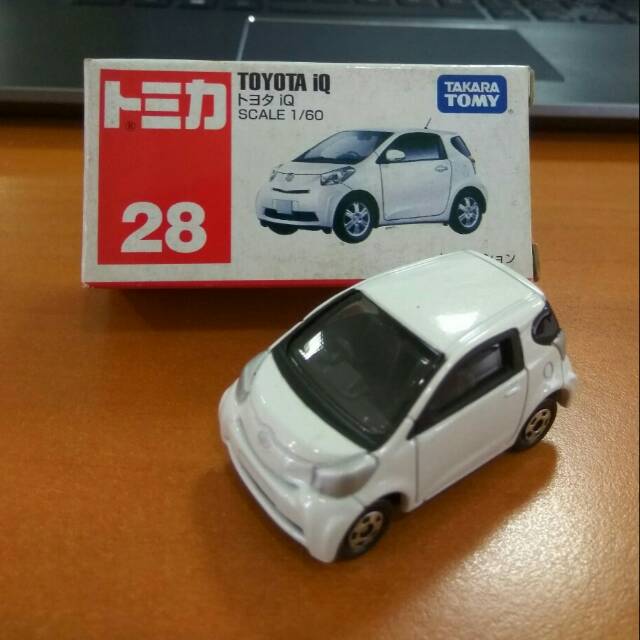 tomica toyota iq