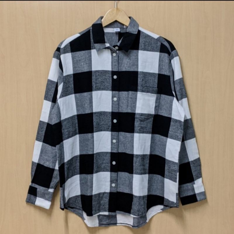 kemeja flanel wanita old navy black white kotak