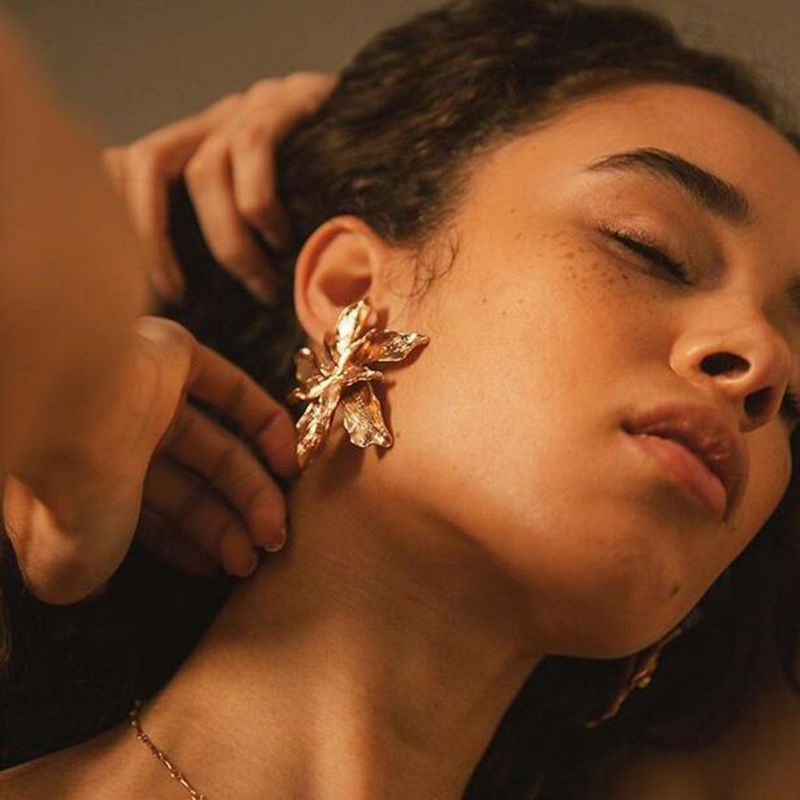 SIY  Metal Big Golden Flower Dangle Drop Earrings Oversize Floral Statement Pendant Earrings For Women Ladies Fashion Jewelry