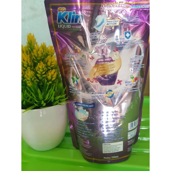 soklin liquid violet (ungu)  750ml soklin cair detergent