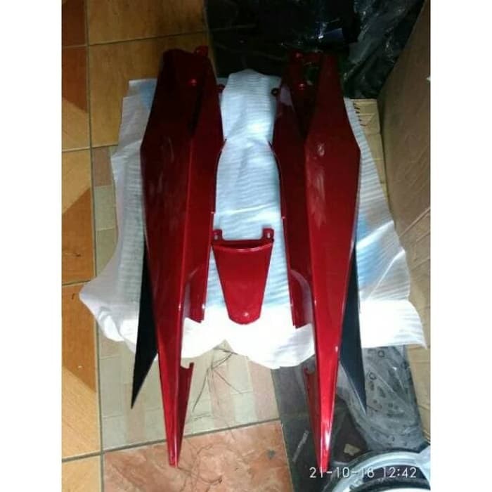Body kanan & kiri Jupiter MX OLD Merah