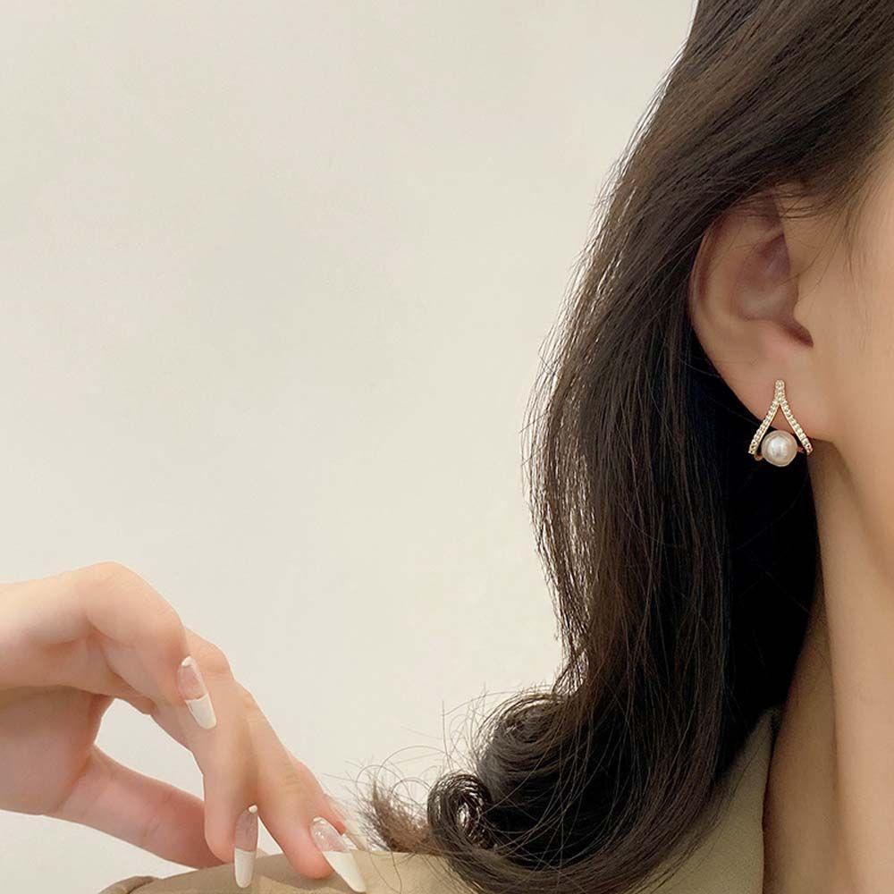 Mxbeauty Anting Mutiara Manis Geometri Sederhana Segitiga Berlian Imitasi Wanita Anting Pejantan Anting Perempuan