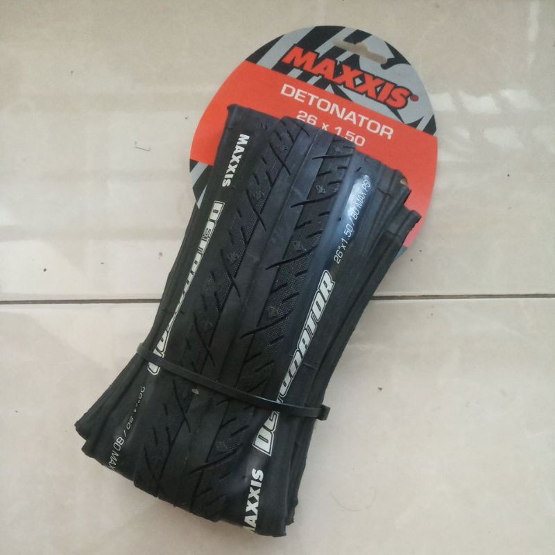 ban luar maxxis detonator 26 x 1.50 kevlar folding