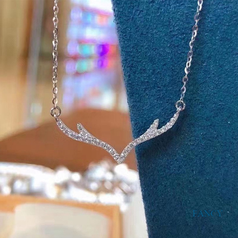 Kalung Bentuk Tanduk Rusa Aksen Cubic Zirconia Warna Silver Untuk Wanita