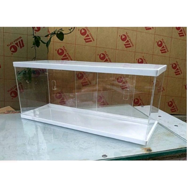 Etalase akrilik tempat roti