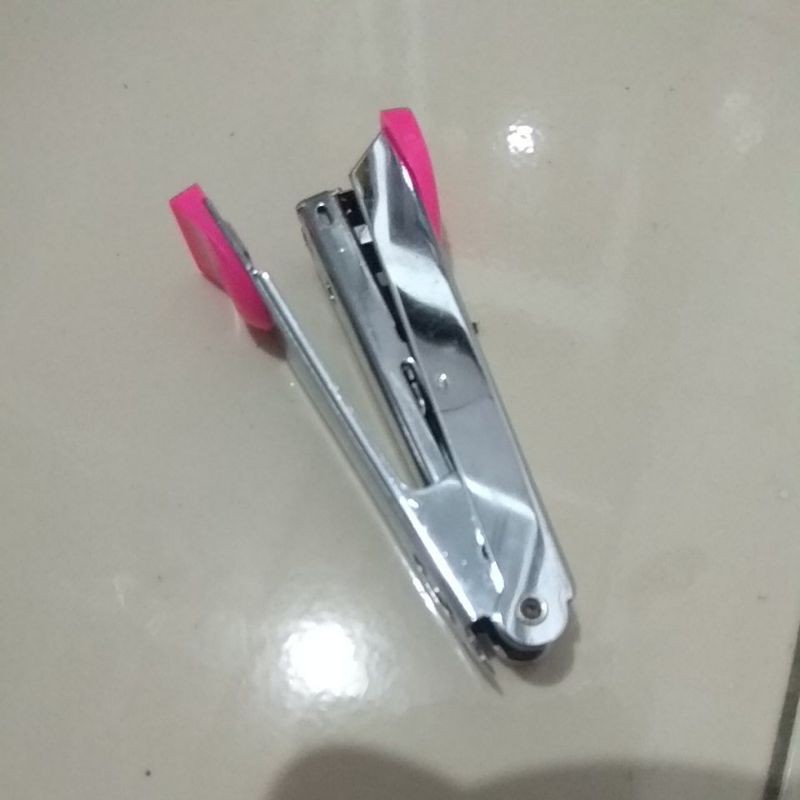 

stapler/staples
