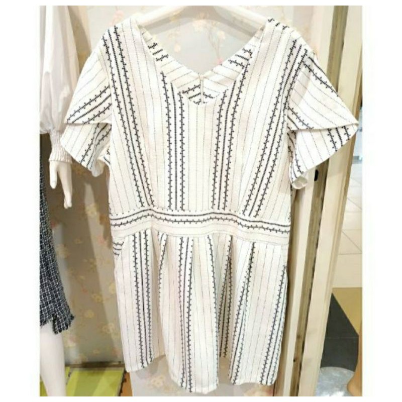 BIG SIZE dress tribal putih, LD : 124 cm