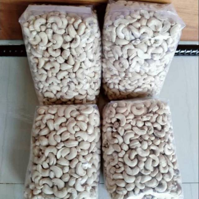 

Kacang mete mentah 500 gram