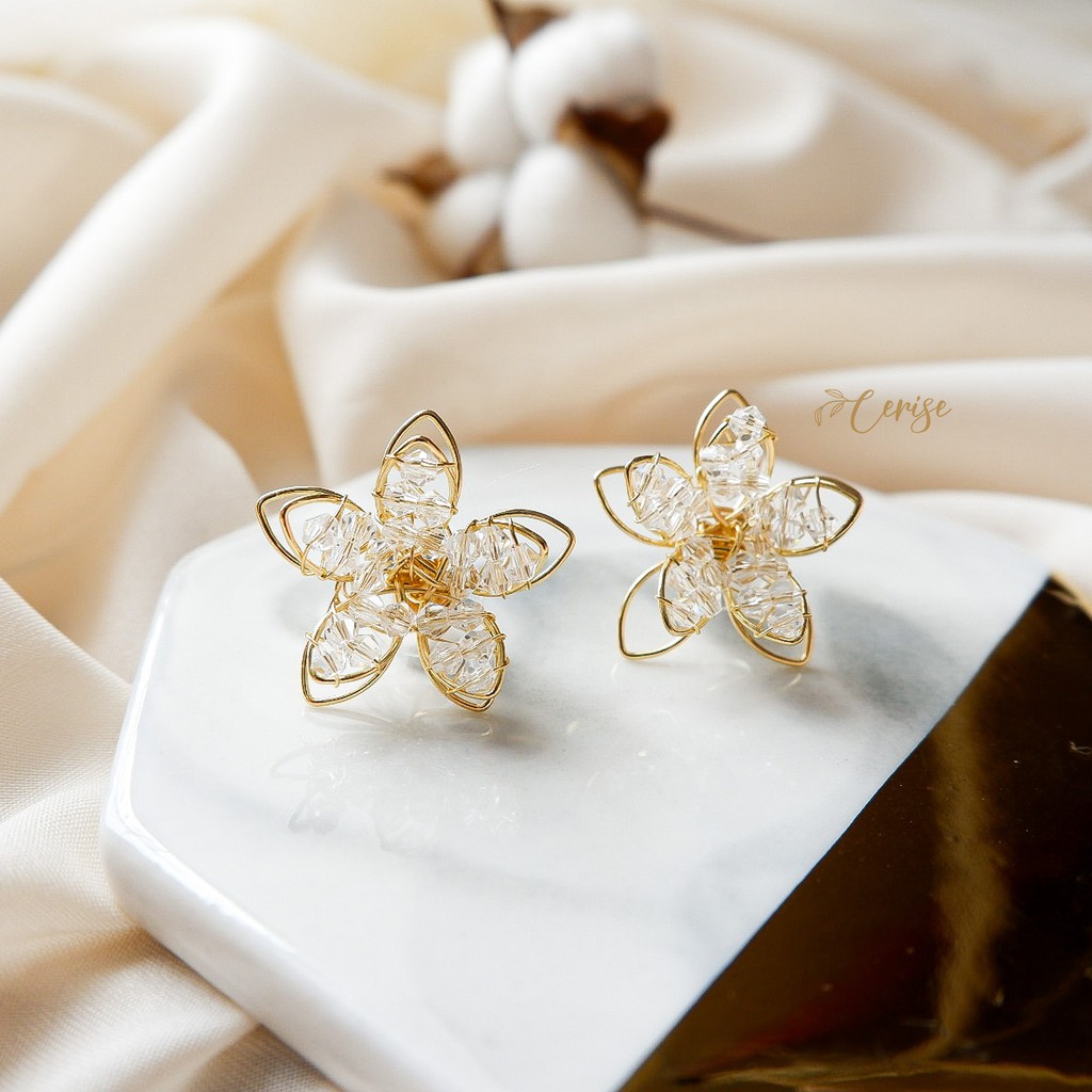 Hanna Earrings | Anting tusuk korea bunga kristal emas cantik aksesoris wanita korean style trendy