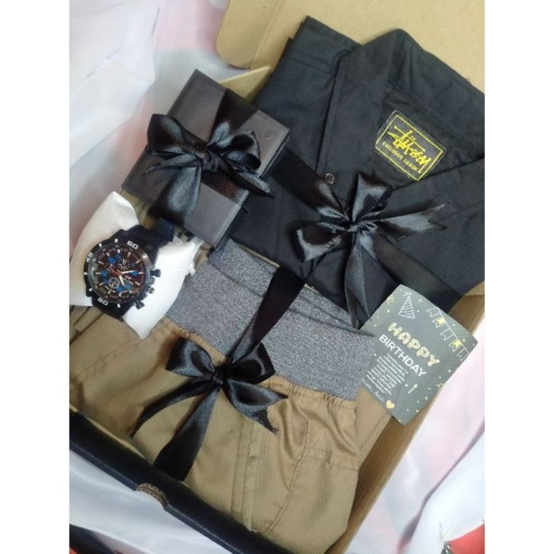 

❤️PAKET REQUEST ❤️ HAMPERS KEMEJA LENGAN PENDEK,CELANA CHINO,JAM TANGAN,KADO ULANG TAHUN PRIA