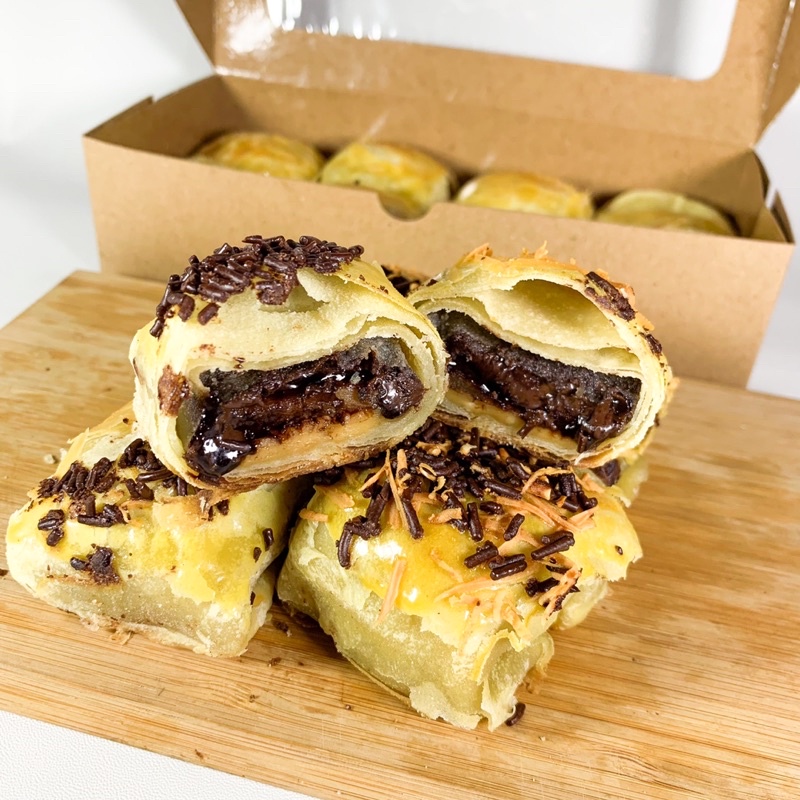 Bolen Pisang Keju Coklat Lumer by Makumi