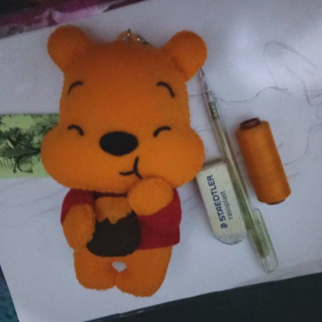 Gantungan kunci flanel Pooh besar / winnie the pooh felt / gantungan kunci winnie the pooh