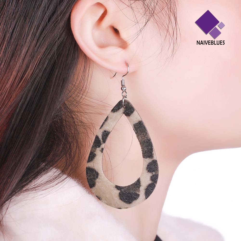 Anting Kait Model Menjuntai Bahan Kulit Motif Print Leopard Untuk Wanita