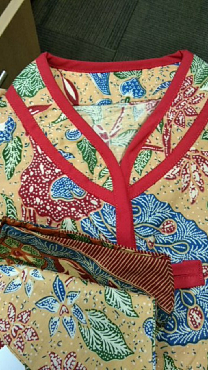 Atasan Batik Wanita Motif Tiga Negeri Free Masker