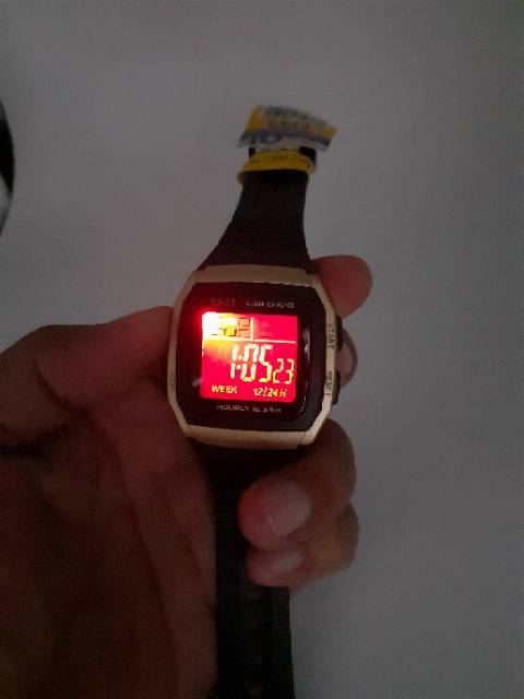 JAM TANGAN QNQ CEWEK AND COWOK NEW VARIASI LED 7 WARNA WATER RESIST PROMO HOT!!