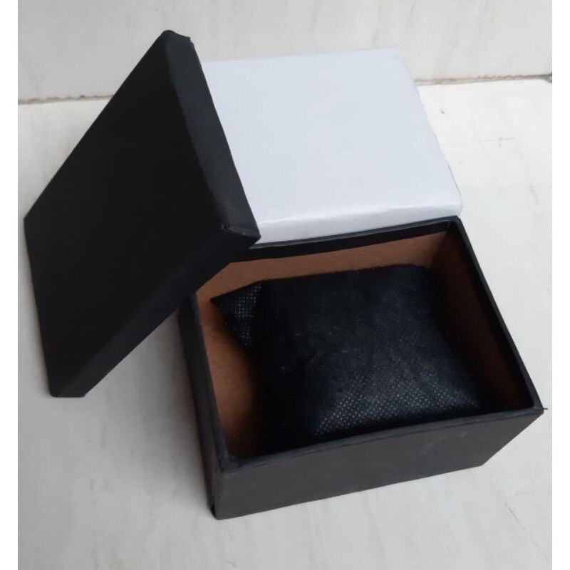 Box Kotak jam tangan