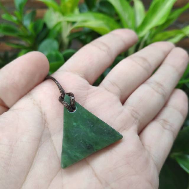 Liontin nephrite jade giok aceh segitiga
