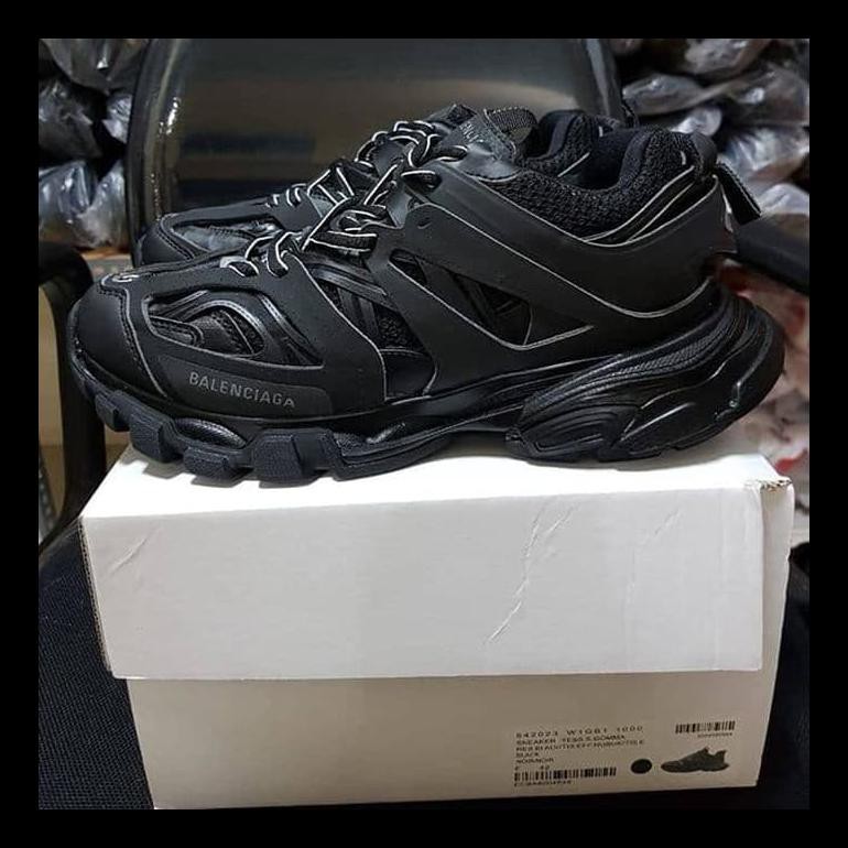 unauthorized authentic balenciaga