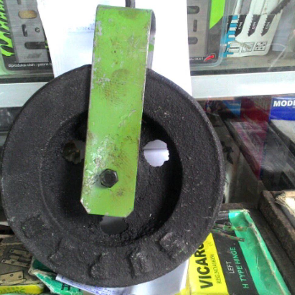 katrol kerekan air sumur tradisional