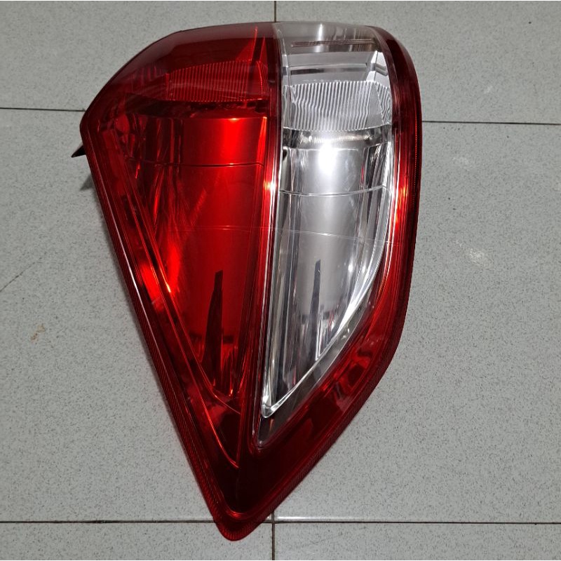 Stoplamp/lampu belakang assy SUZUKI ERTIGA Th 2012-2017 KIRI