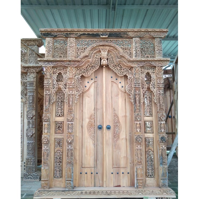 Pintu Kupu Tarung, Pintu Rumah Gebyok