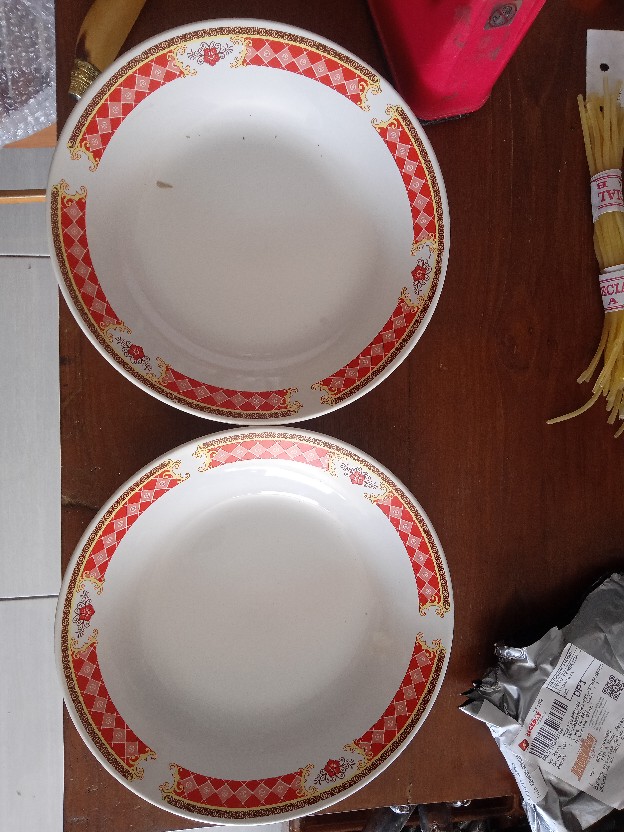 Piring Makan Motif Kotak Merah / Ukuran 23cm / Piring Besar