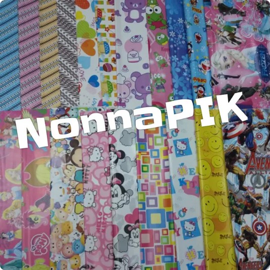 

kertas kado motif kartun