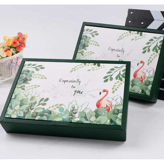 

KOTAK burung hijau , kotak hadiah, kotak kado , kotak kue fancy jepang
