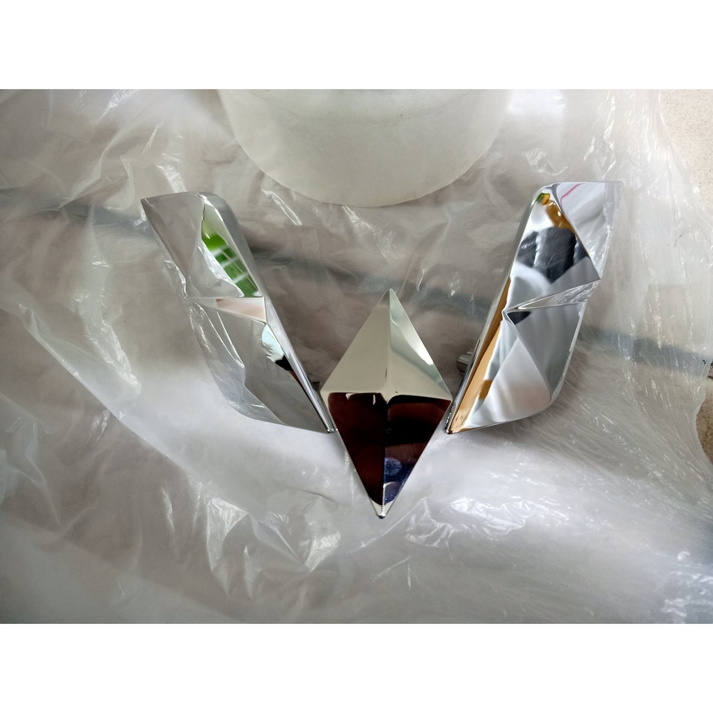 EMBLEM GRILL RADIATOR WULING ALMAZ RS