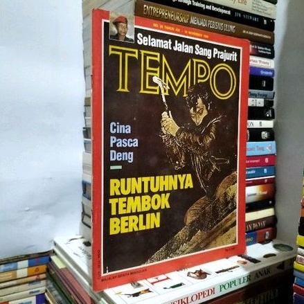 MAJALAH TEMPO RUNTUHNYA TEMBOK BERLIN NO.38 TGL.18-NOV-1989