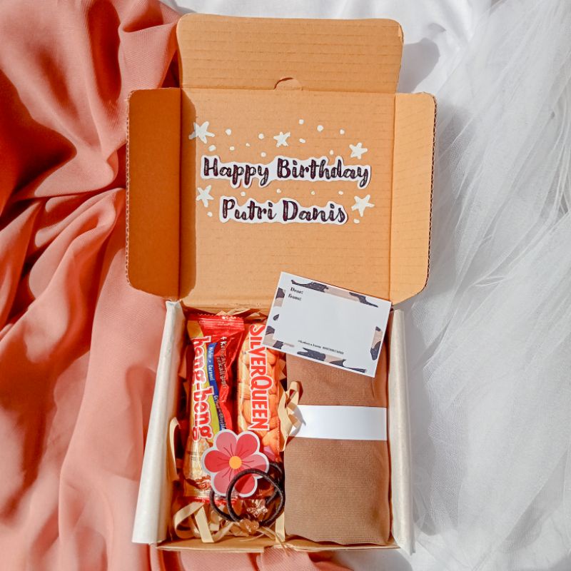 

HAMPERS/GIFT BOX HIJAB MIX COKLAT
