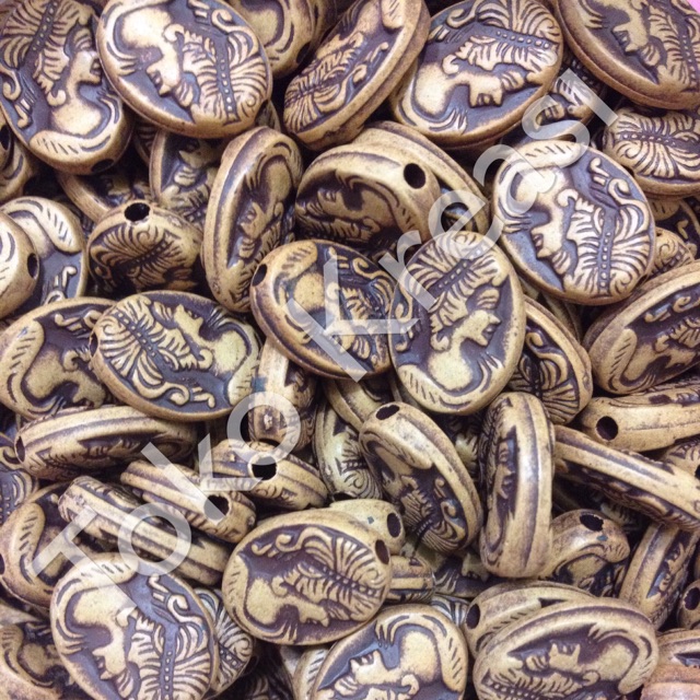 (Per Gram) Mote / Manik kayu ukir gambar gadis