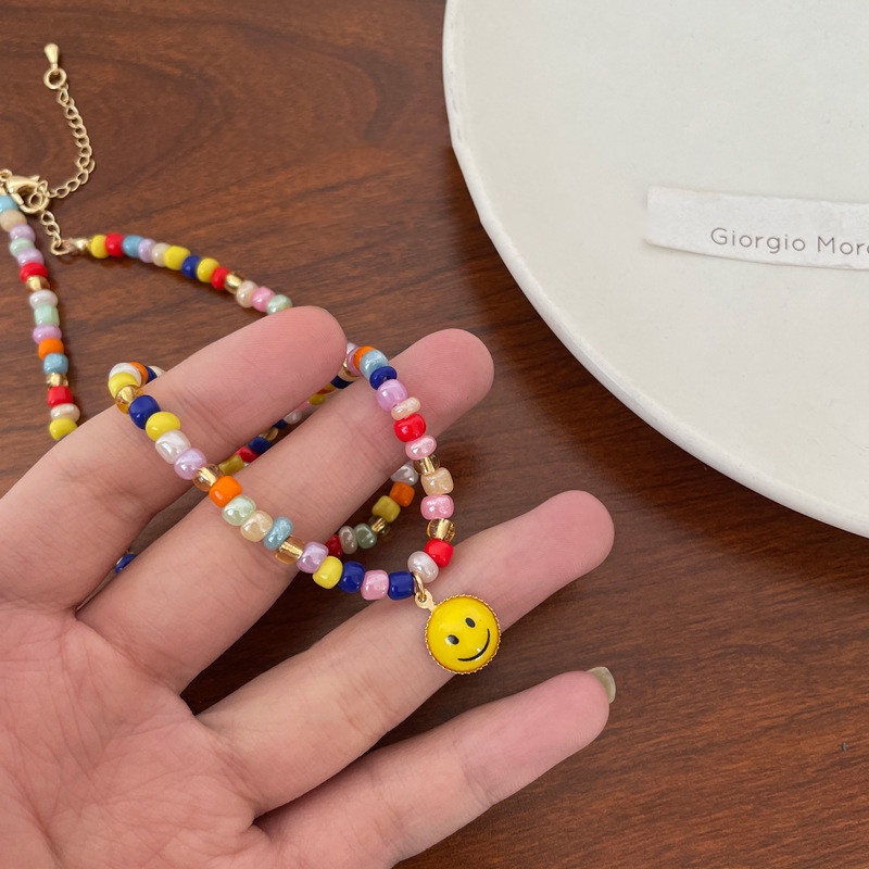 Kalung Rantai Dengan Liontin Kartun Smiley Asimetris Untuk Wanita
