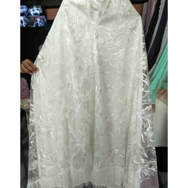 Mukena bunga timbul putih dan tas