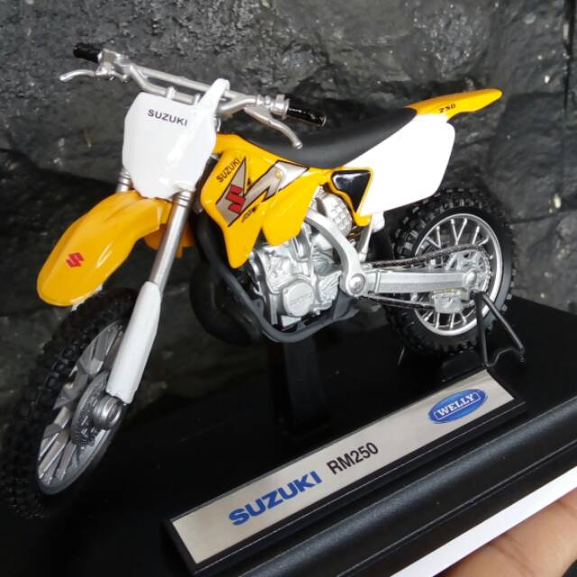 Diecast miniatur motor Trail SUZUKI RM250 skala 1/18 welly