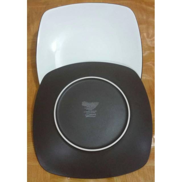 Piring kotak keramik