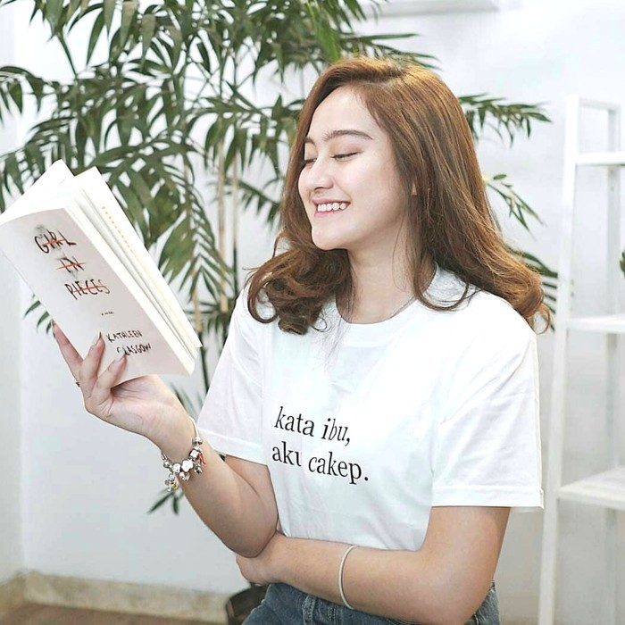 HKstore - kaos Tumblr Tee 'Kata Ibu, Aku Cakep' | Tumblr T-shirt