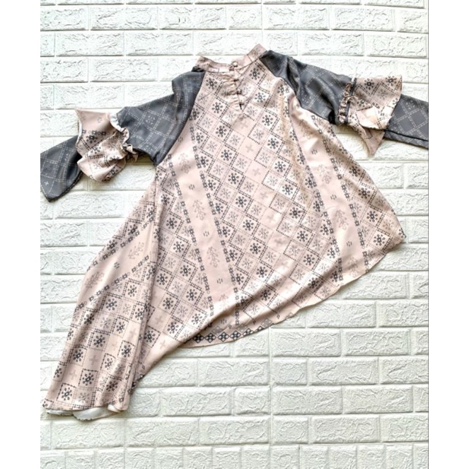 Preloved Casey Blouse (navy) by Wearing Klamby