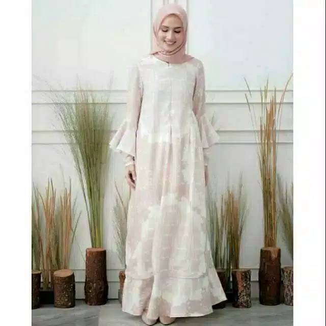 Belle dress wearing klamby