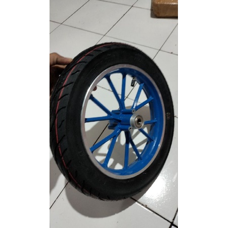 pelek trail mini set ban luar dalam.bonus juga laher kanan kiri..ada dua pilihan ban...off road dan 