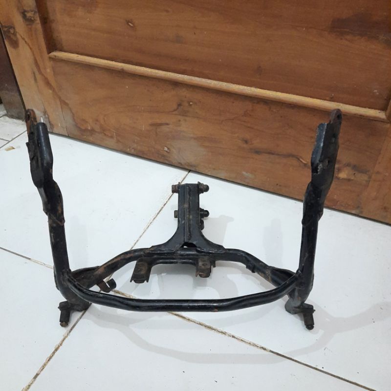 breket dudukan lampu depan head lamp headlamp speedometer fairing depan yamaha Tzm 150 cc ori origin