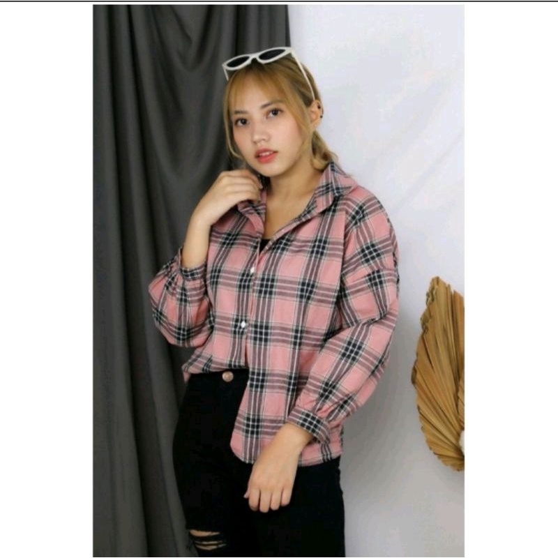 KEMEJA OVERSIZE WANITA  KEMEJA OSLIN CASUAL BLOUSE KOTAK KOTAK FLANEL WANITA BAHAN KATUN PREMIUM LENGAN PANJANG FULL KANCING KEKINIAN TERBARU KOREA KOREAN STYLE WANITA CEWEK TARTAN TWO TONE CROP TOP THRIFT  KEMEJA GUILEN LENGAN BALON SIZE L LD 90 Cm-Anggita dusty
