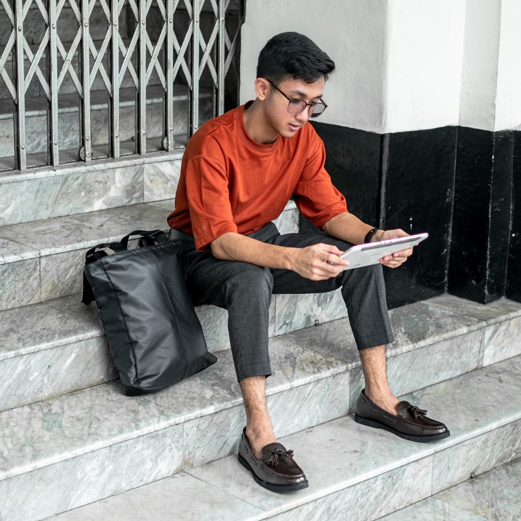 PORTO BROWN ORIGINAL x GIANT FLAMES Sepatu Loafers Coklat Pria Slip On Simple Formal Casual Kerja Kantor Slop Resmi Kantoran Pesta Kondangan Selop Jalan Santai Hangout Kuliah Penny Loafer Semi Kulit Premium Big Size Jumbo Ukuran Besar 44 45 Keren Kekinian