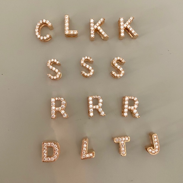 Liontin emas tlusup huruf kadar 375 (ready huruf yg di foto)