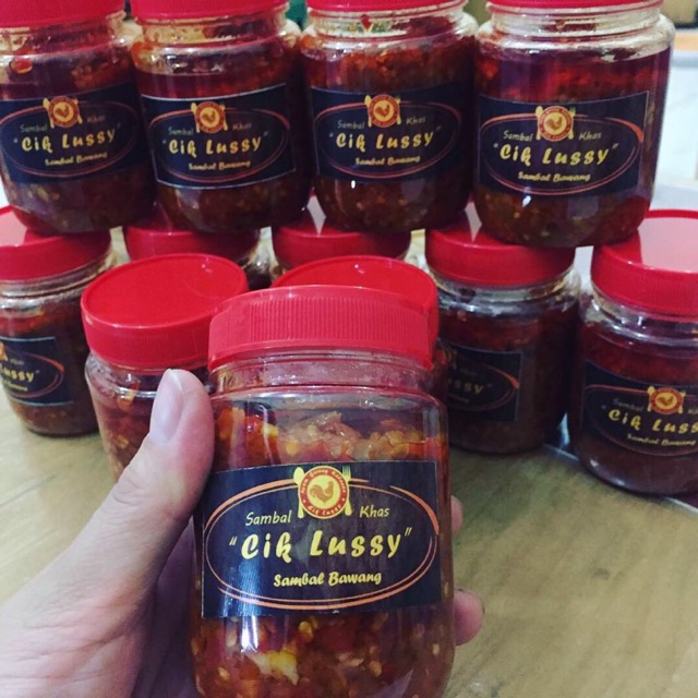 

Sambal Bawang Cumi Asin khas Cik Lussy