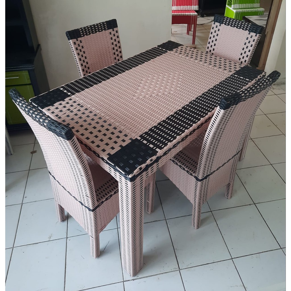 meja makan rotan + 4 kursi