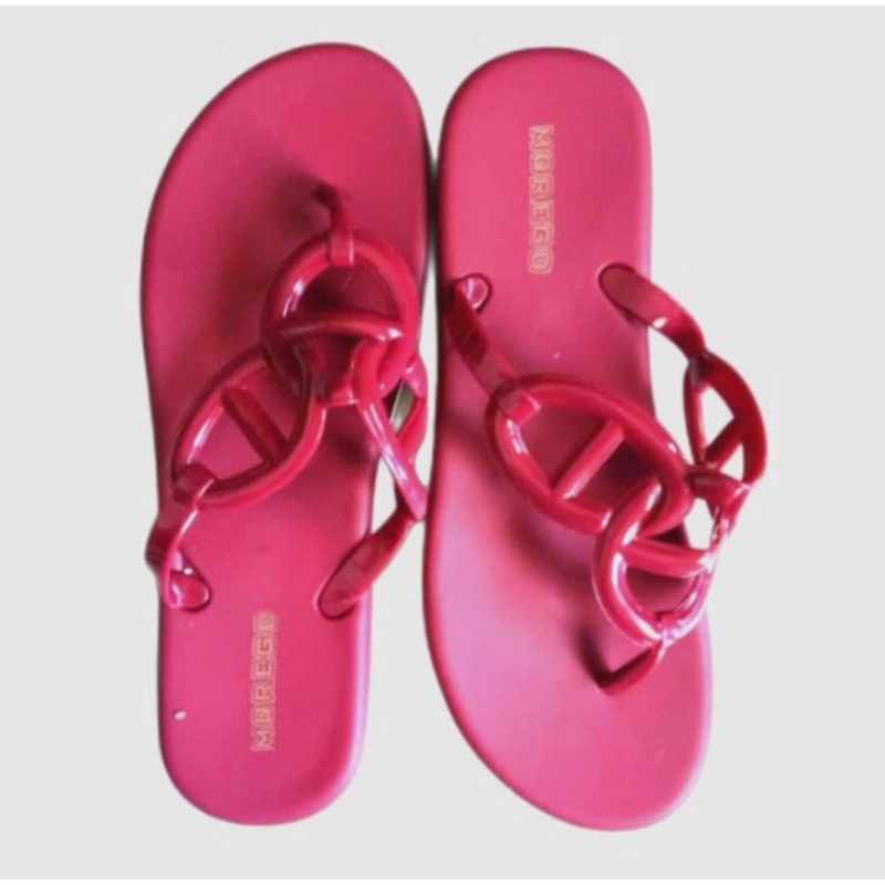 Sandal tali flat wanita dari Morego