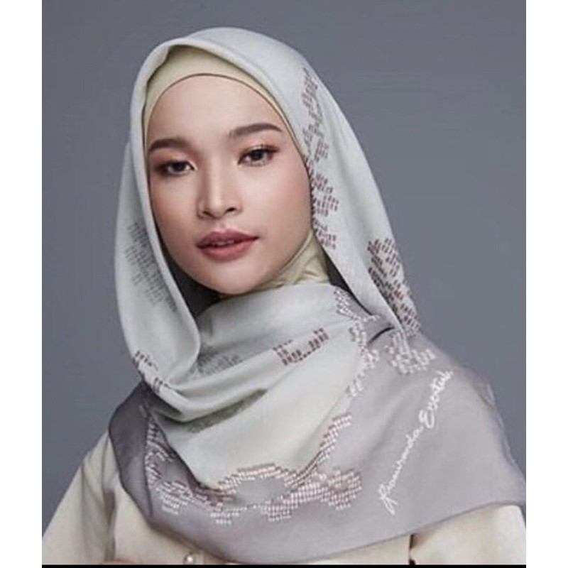 preloved, Aro scarf grey Ria miranda