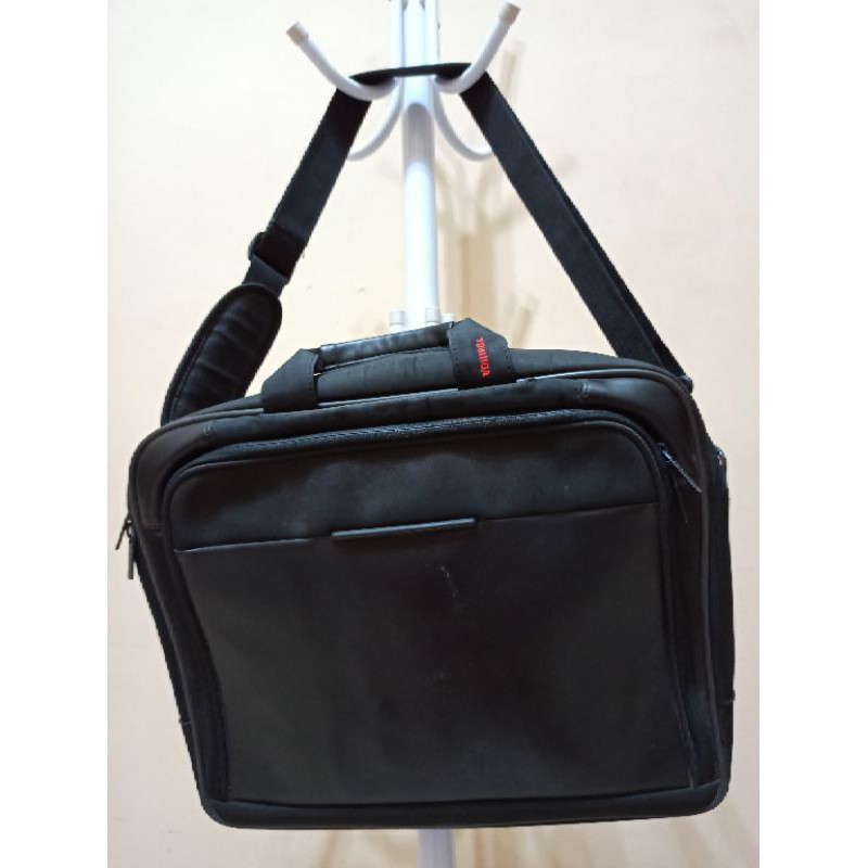 Preloved Tas Laptop Toshiba Original 14"